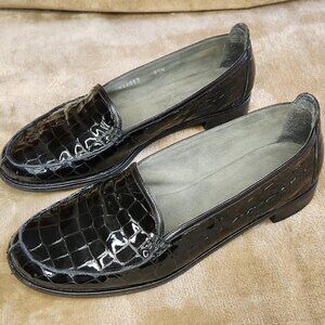 Stuart Weitzman  Black Loafer Crocodile Pattern